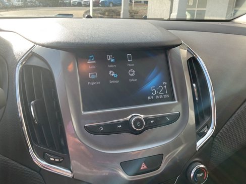 Used 2017 Chevrolet Cruze LT image 19