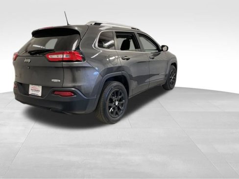 Used 2017 Jeep Cherokee Latitude w/ Cold Weather Group image 8
