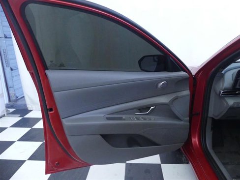 Used 2021 Hyundai Elantra SE image 21