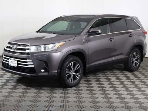 Used 2019 Toyota Highlander LE image 6