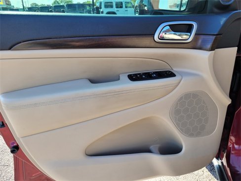 Used 2018 Jeep Grand Cherokee Laredo image 17