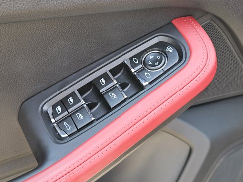 Used 2024 Porsche Macan image 32