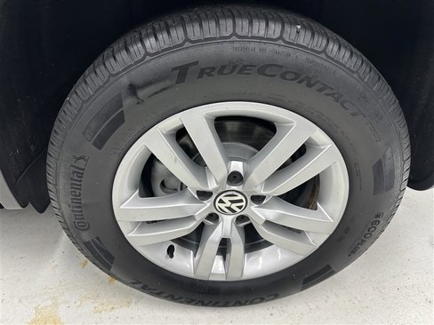 Used 2017 Volkswagen Tiguan S image 16