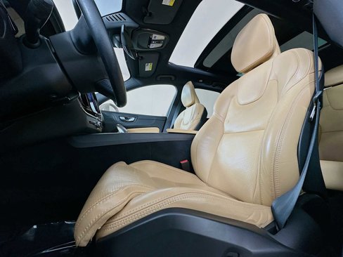 Certified 2022 Volvo XC60 B5 Inscription w/ Advanced Package image 18