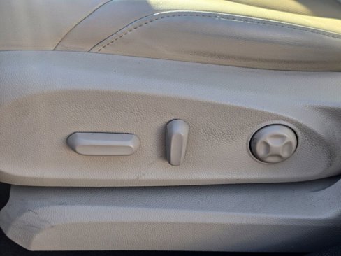 Used 2019 Buick Envision Essence image 39