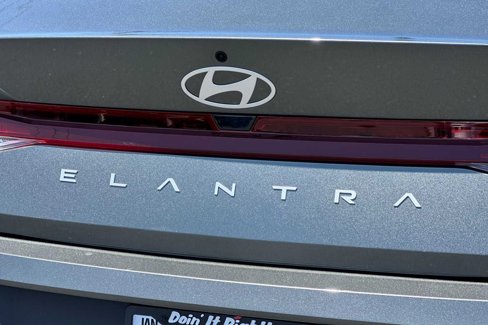 Certified 2025 Hyundai Elantra SE image 33