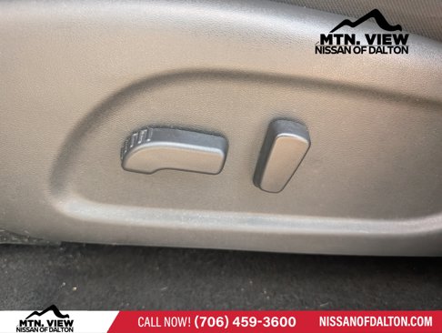 Used 2018 Nissan Pathfinder SV image 14