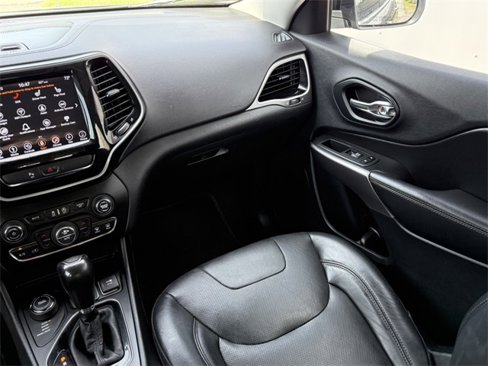 Used 2019 Jeep Cherokee Limited image 35