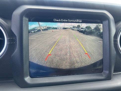 Used 2018 Jeep Wrangler Unlimited Sahara image 14