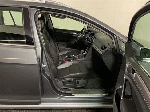 Used 2019 Volkswagen Golf Alltrack S image 35