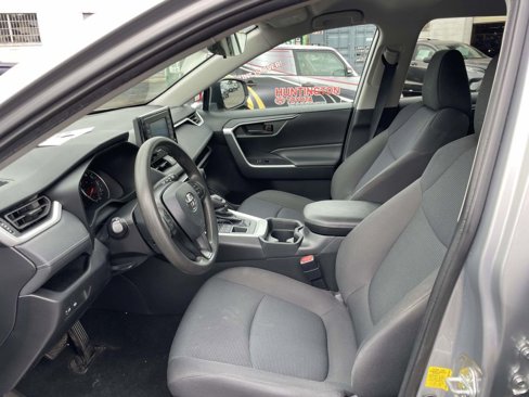Used 2021 Toyota RAV4 LE image 13