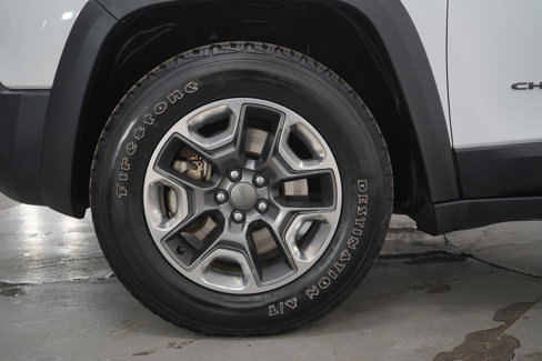 Used 2019 Jeep Cherokee Trailhawk w/ Cold Weather Group image 28