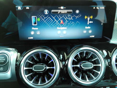 Used 2024 Mercedes-Benz GLB 250 4MATIC image 35