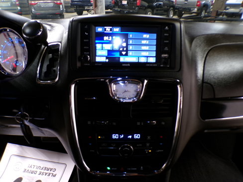 Used 2015 Chrysler Town & Country S image 18