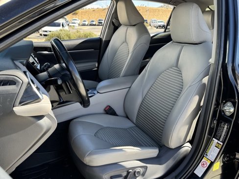 Used 2018 Toyota Camry SE image 25