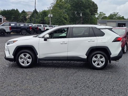 Used 2021 Toyota RAV4 XLE image 23