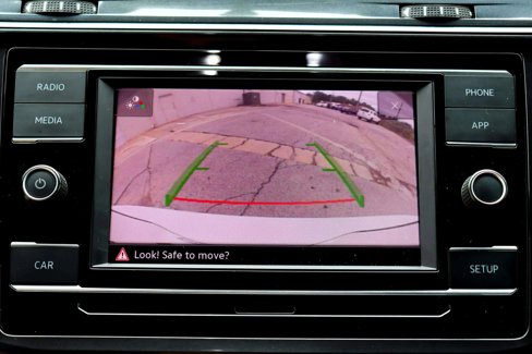 Used 2018 Volkswagen Tiguan S image 32