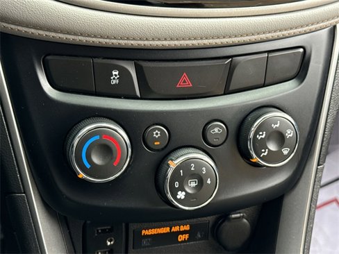 Used 2020 Chevrolet Trax LT w/ Sun & Sound Package image 21