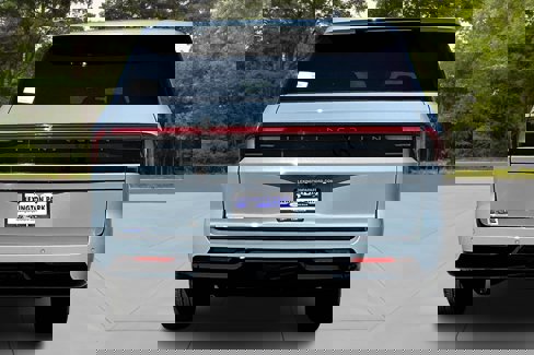 New 2025 Lincoln Navigator L Reserve w/ Jet Appearance Package image 4