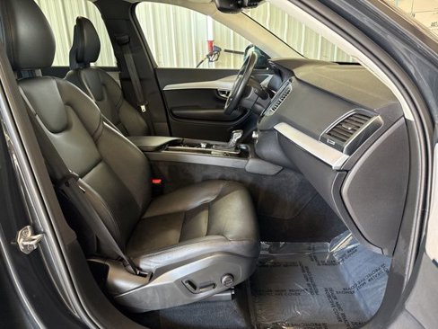 Used 2022 Volvo XC90 T5 Momentum w/ Climate Package image 15
