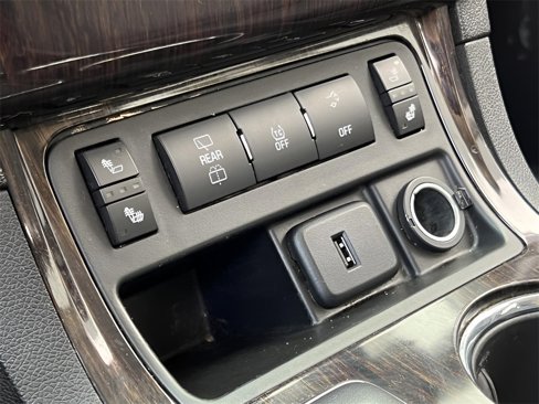 Used 2016 Chevrolet Traverse LT image 32