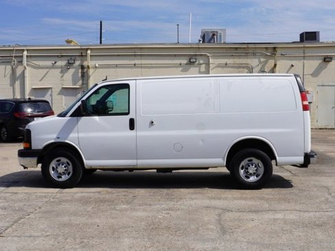 Used 2015 Chevrolet Express 2500 image 2