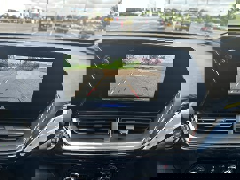 New 2025 Chevrolet Trax ACTIV w/ Sunroof Package image 17