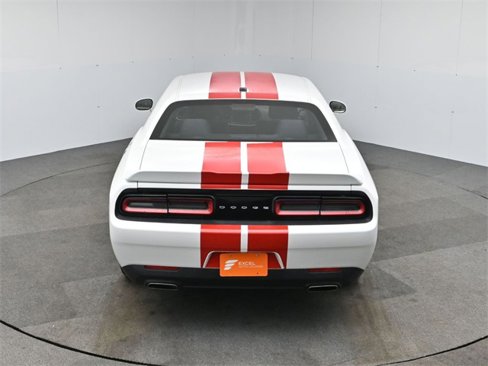 Used 2015 Dodge Challenger SXT image 39