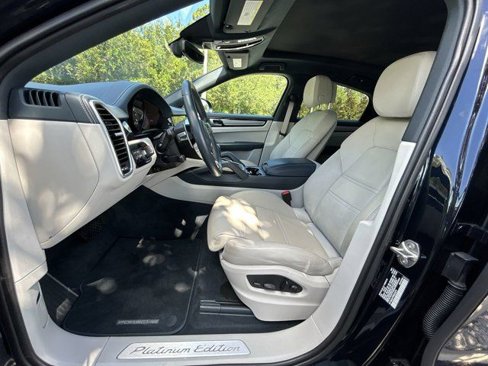 Certified 2023 Porsche Cayenne Platinum Edition image 15