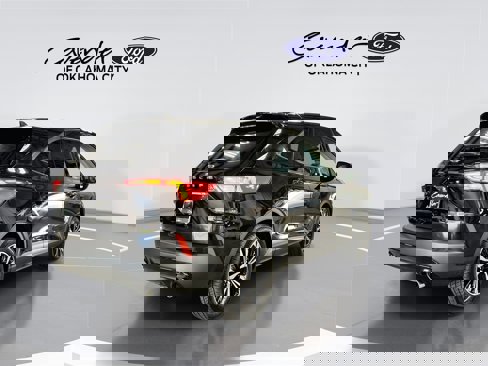 Used 2022 Ford Escape SE w/ SE Sport Appearance Package image 8