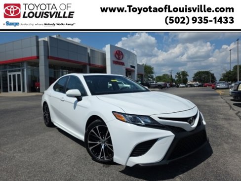 Used 2018 Toyota Camry SE image 1