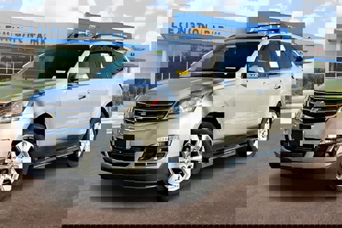 Used 2017 Chevrolet Traverse LT w/ Style and Technology Package image 12