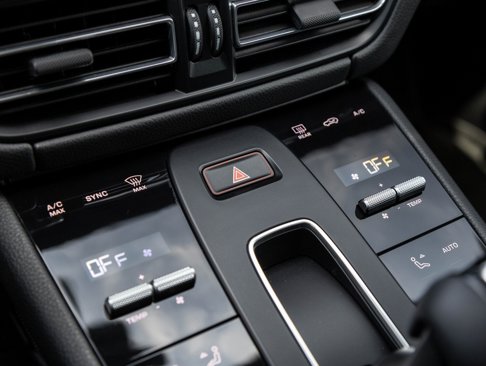 Used 2024 Porsche Macan image 26