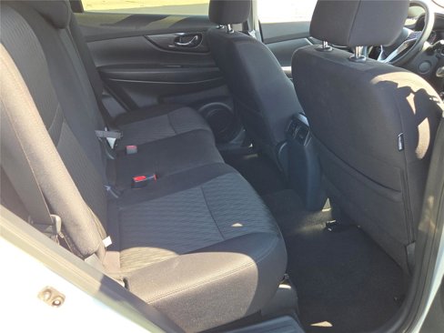 Used 2020 Nissan Rogue SV image 11