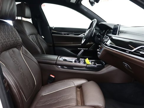 Used 2016 BMW 750i xDrive image 23