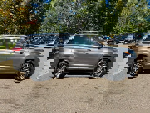 Used 2017 Toyota Highlander XLE image 8