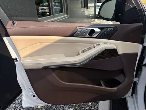 Used 2019 BMW X7 xDrive40i w/ Cold Weather Package image 16