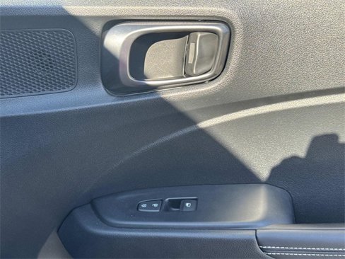Used 2022 Hyundai Venue Limited image 11