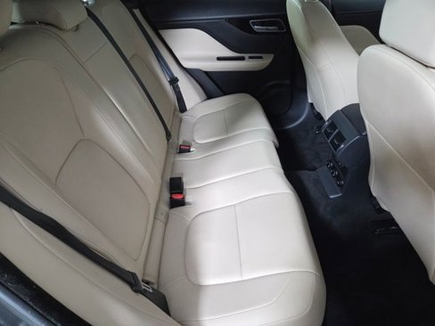 Used 2018 Jaguar F-PACE Premium image 21