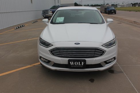 Used 2017 Ford Fusion SE w/ Fusion SE Technology Package image 3