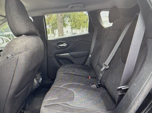 Used 2019 Jeep Cherokee Latitude w/ Cold Weather Group image 30