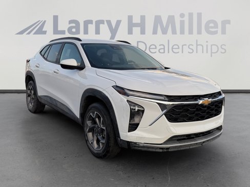 Used 2024 Chevrolet Trax LT w/ Driver Confidence Package image 7