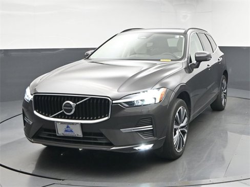 Used 2022 Volvo XC60 B5 Momentum w/ Climate Package image 3
