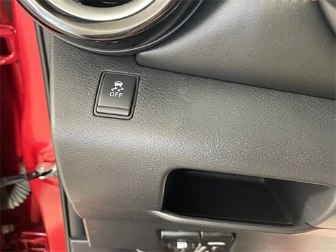 Used 2019 Nissan Kicks SR image 15