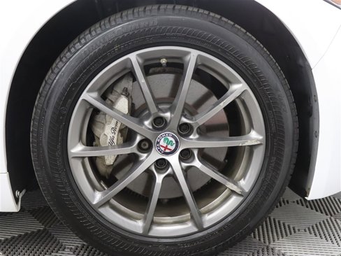 Used 2017 Alfa Romeo Giulia AWD image 20