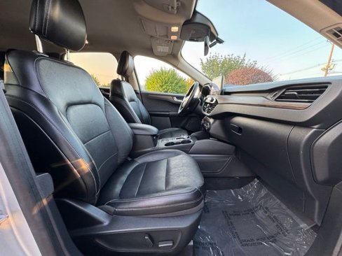 Used 2020 Ford Escape Titanium image 30