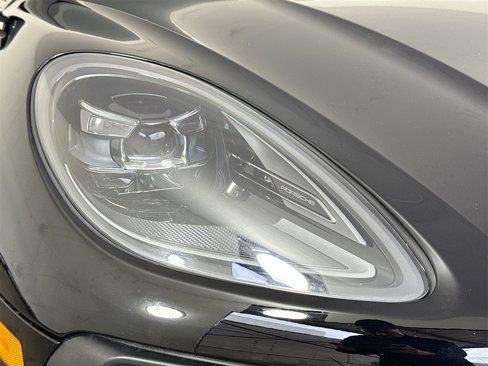 Certified 2022 Porsche Macan S image 28
