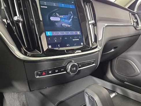 Certified 2025 Volvo S60 B5 Core image 24