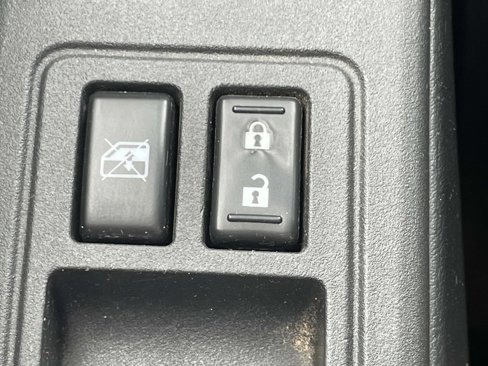 Used 2022 Nissan Frontier SV image 27