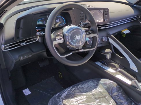 New 2025 Hyundai Elantra SE image 12